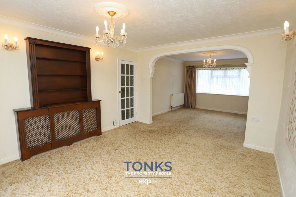 Property photo 3 of 28