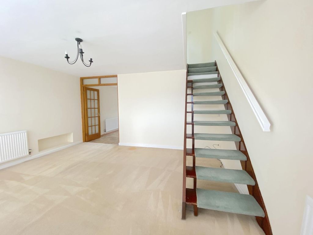 Property photo 2 of 25