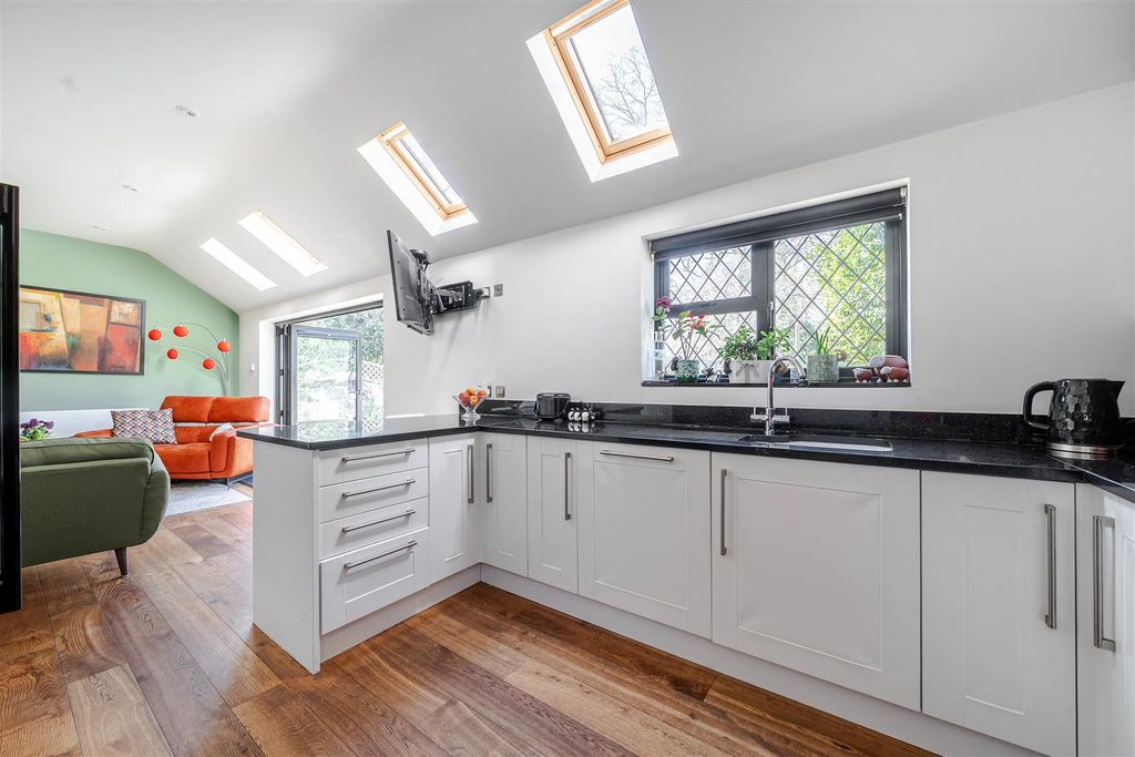 Property photo 2 of 20 1431644-11-69Bac730Aee84.Jpg