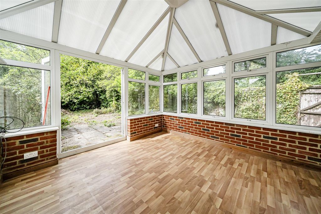 Property photo 3 of 13 Conservatory (2).Jpg