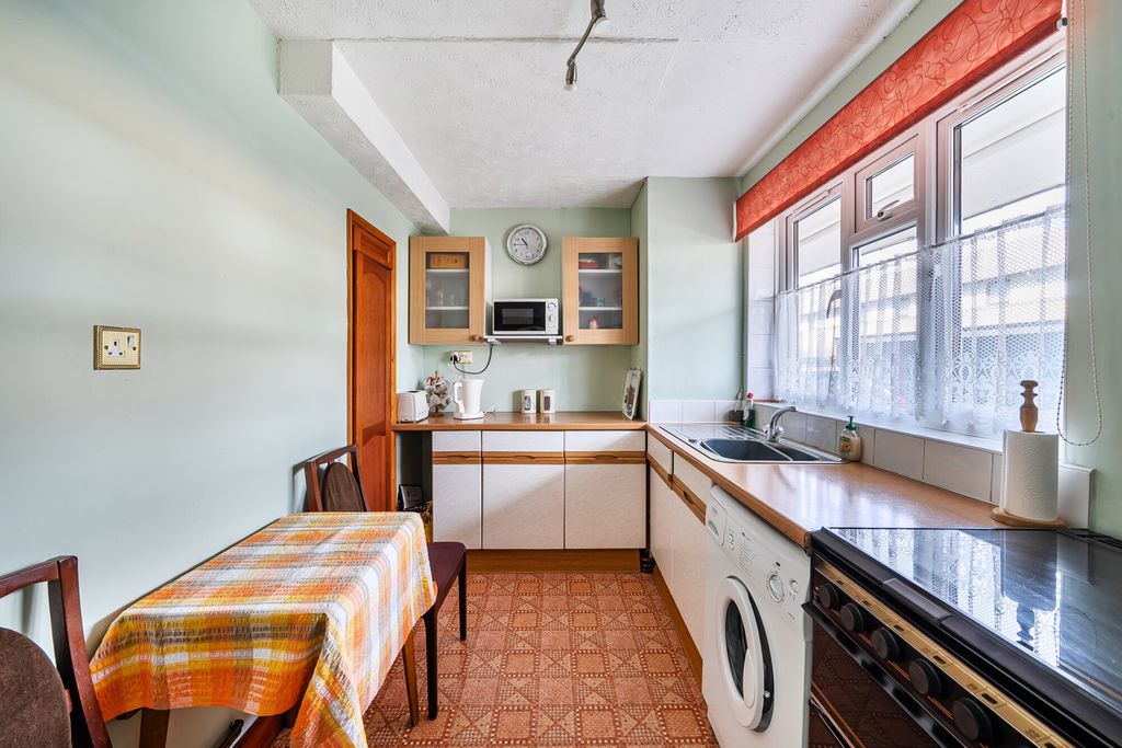 Property photo 3 of 19 Kitchen