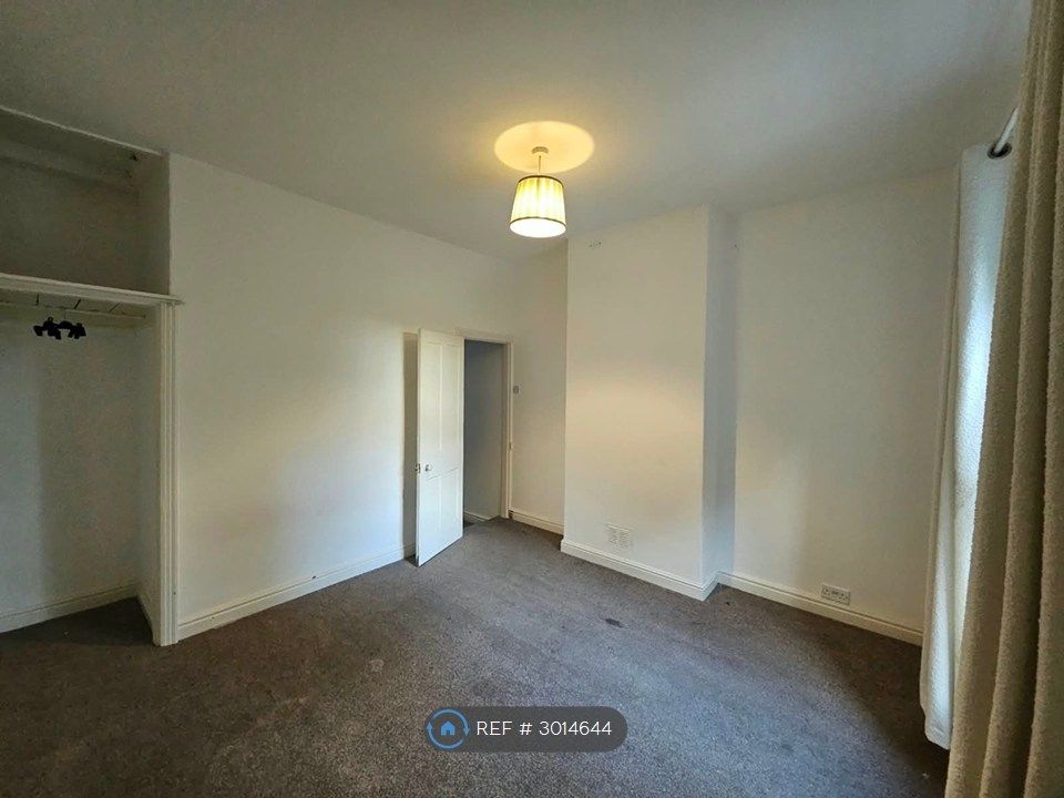 Property photo 2 of 8 Bedroom 1