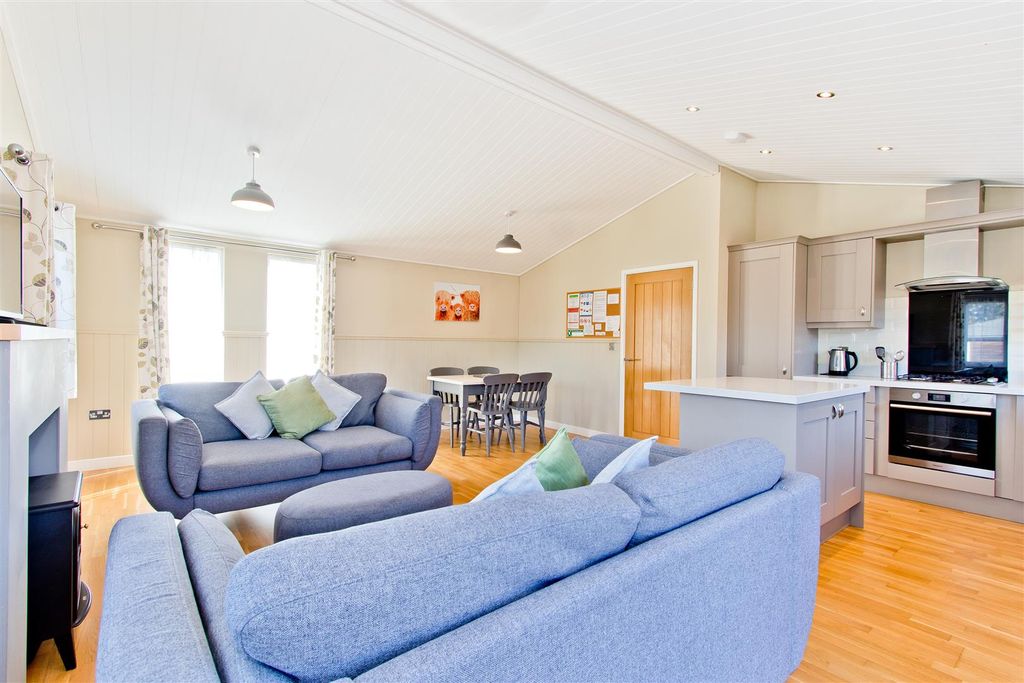 Property photo 3 of 11 Living3.Jpg