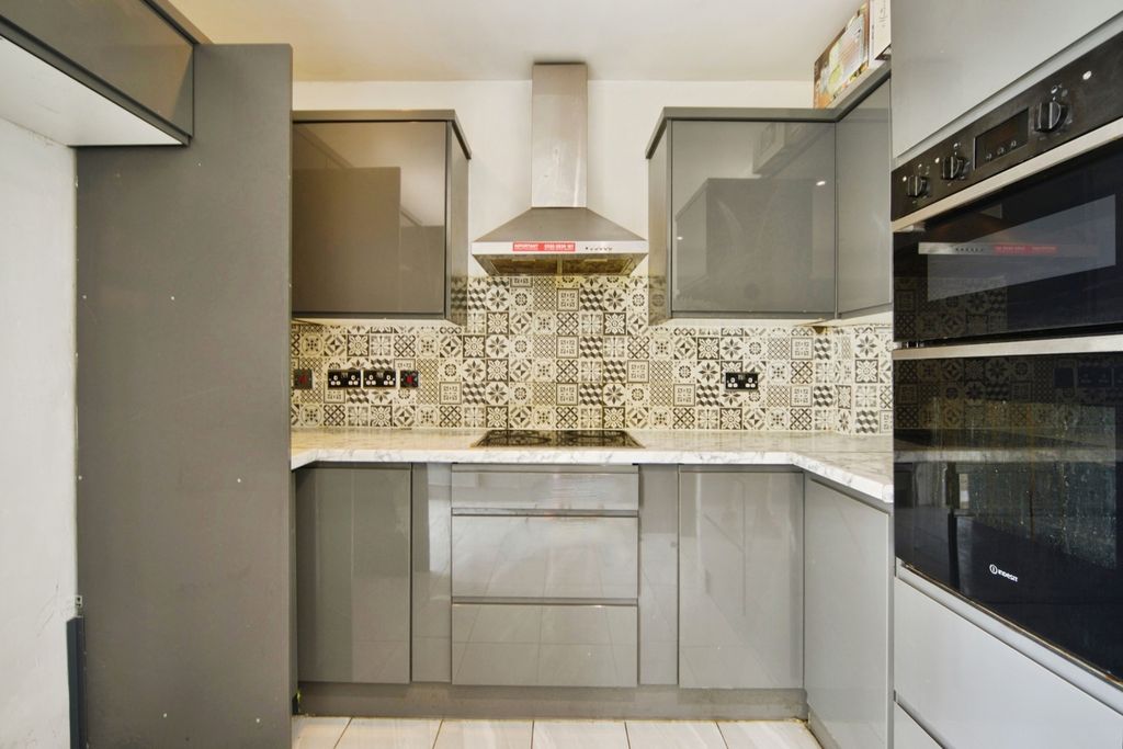 Property photo 3 of 20 Pbox-Img.Jpg