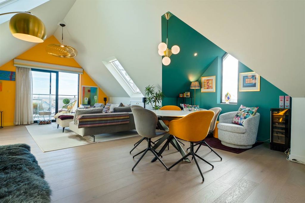 Property photo 2 of 40