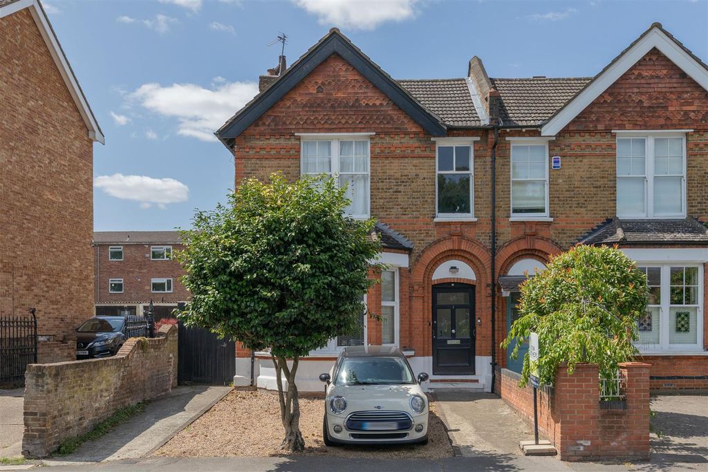 Property photo 1 of 28 Spratt Hall Road E11