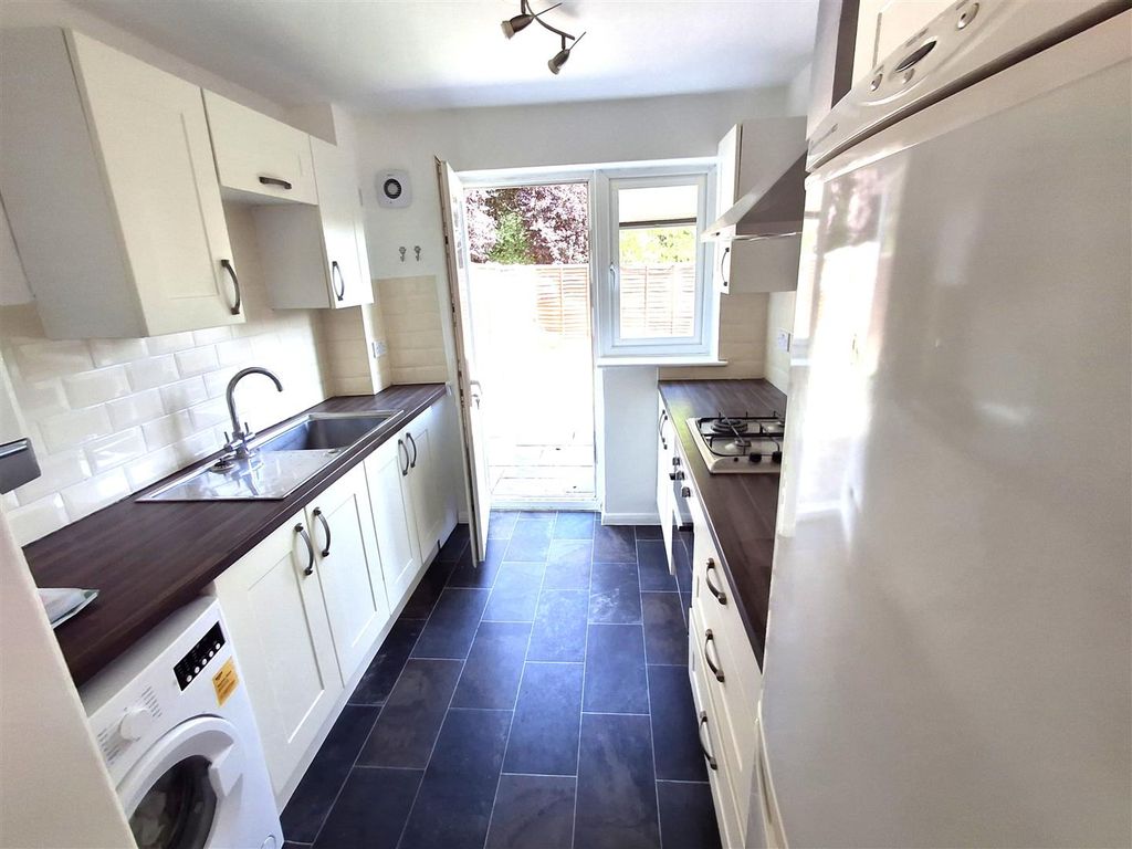 Property photo 3 of 9 Kitchen.Jpg