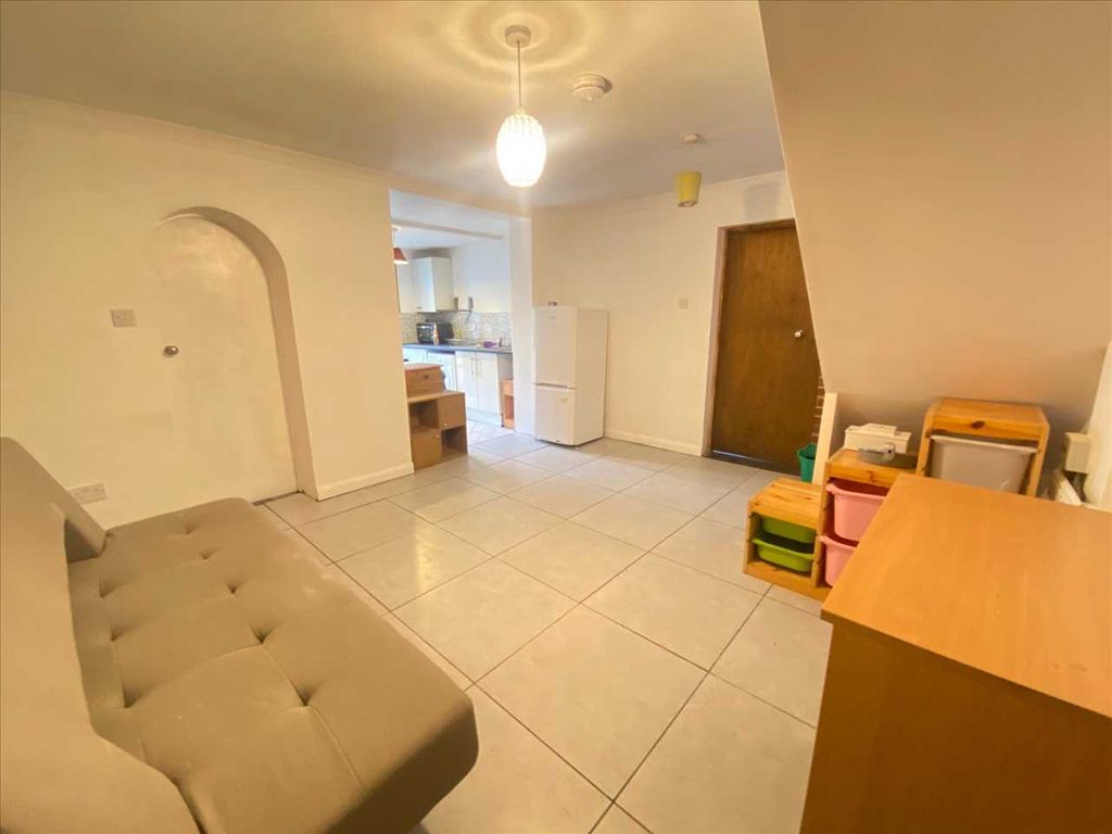 Property photo 3 of 13 Kitchen