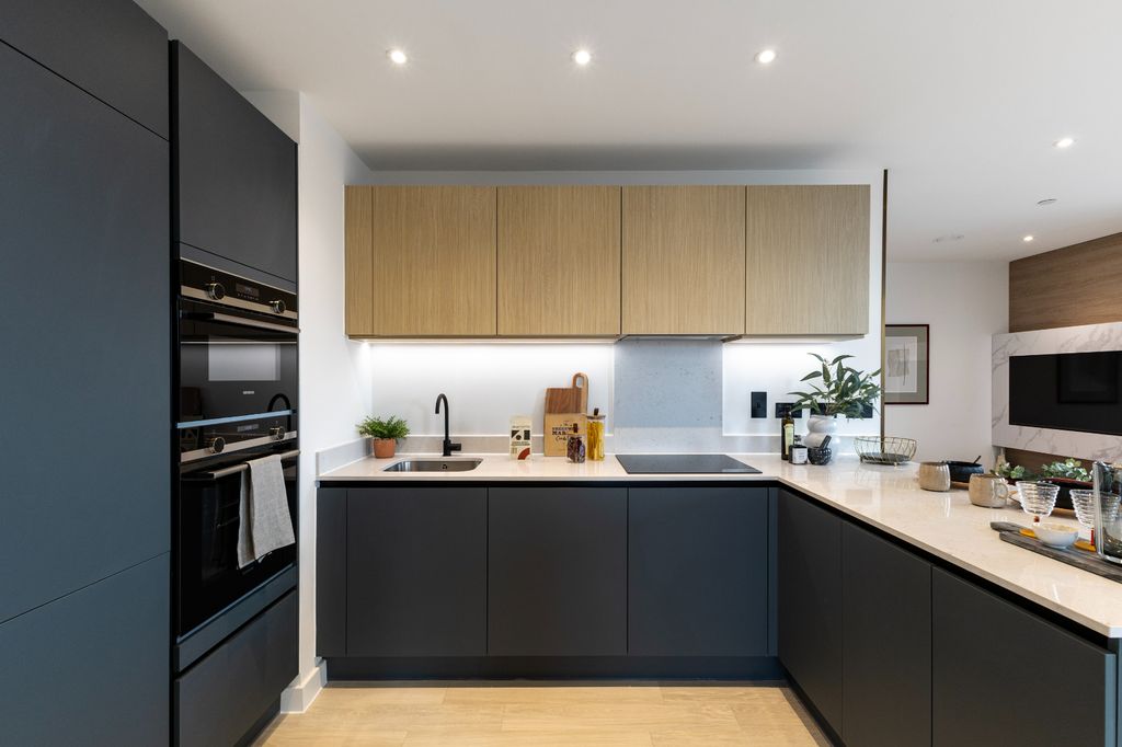 Property photo 3 of 15 101173 Prime Point, West Parkside London (10).Jpg