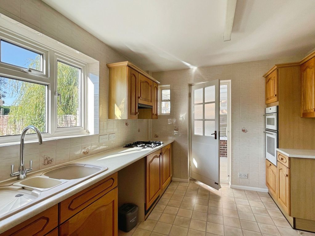 Property photo 2 of 27