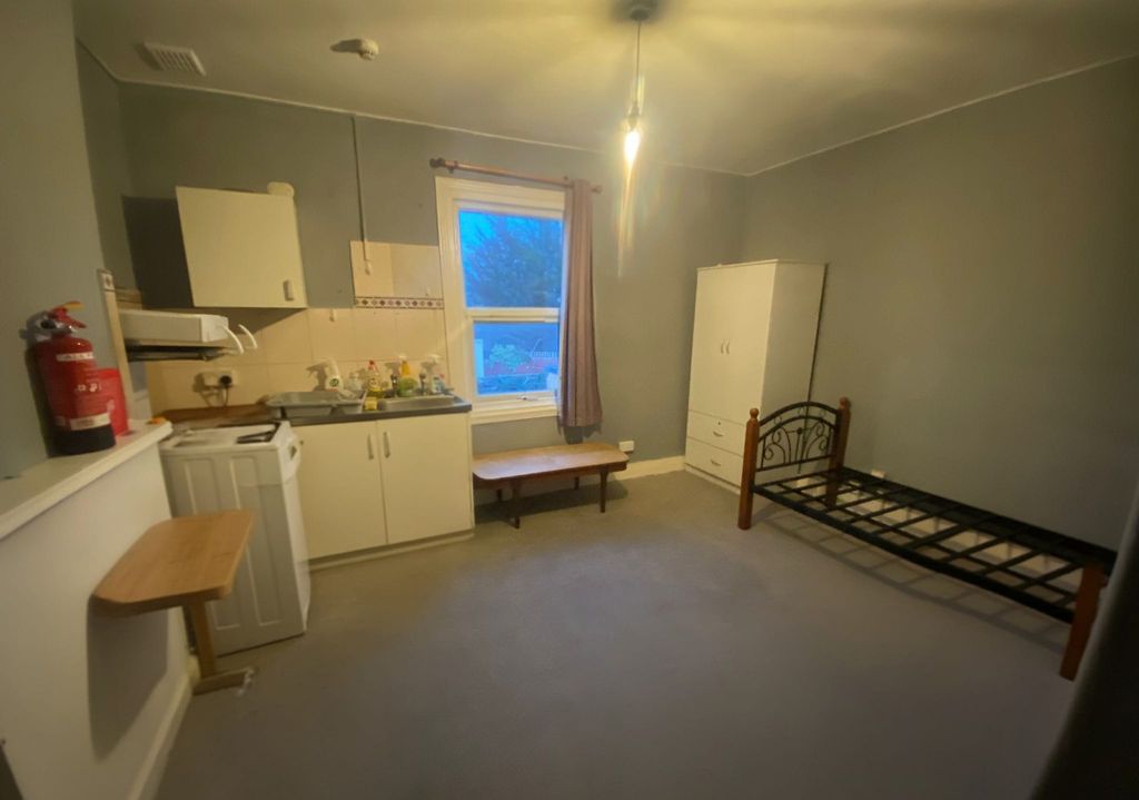 Property photo 1 of 6 Room