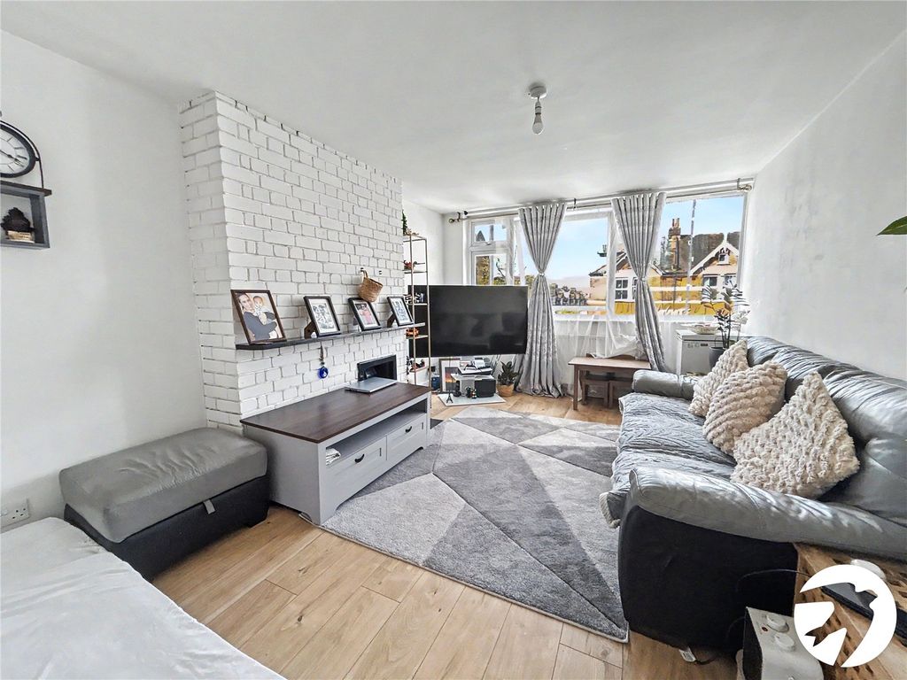 Property photo 3 of 16 Picture No. 19