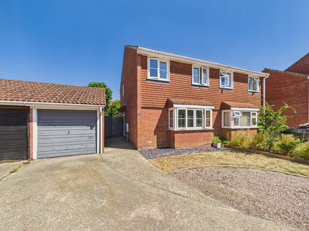 Property photo 1 of 14 3 Bedroom Semi Detached House For Sale