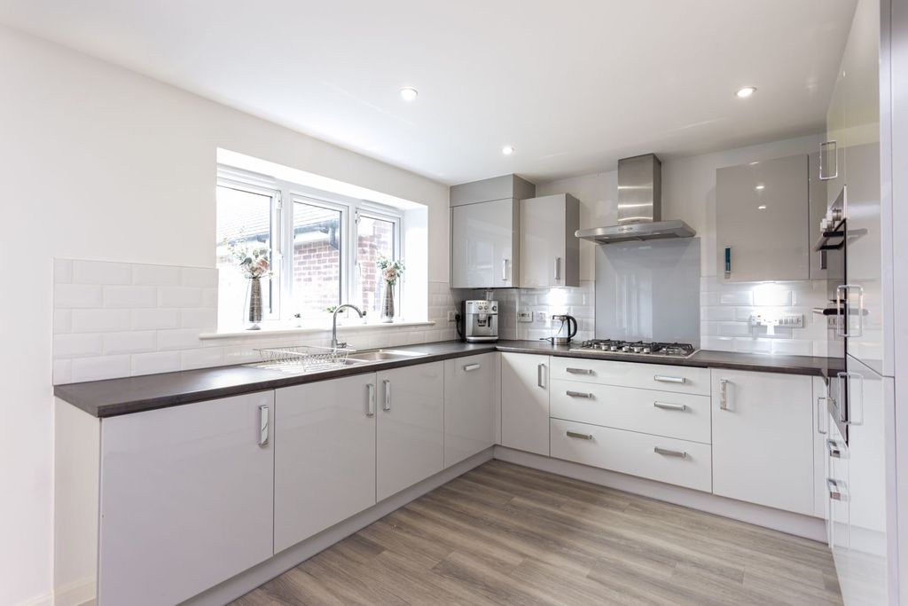 Property photo 3 of 26