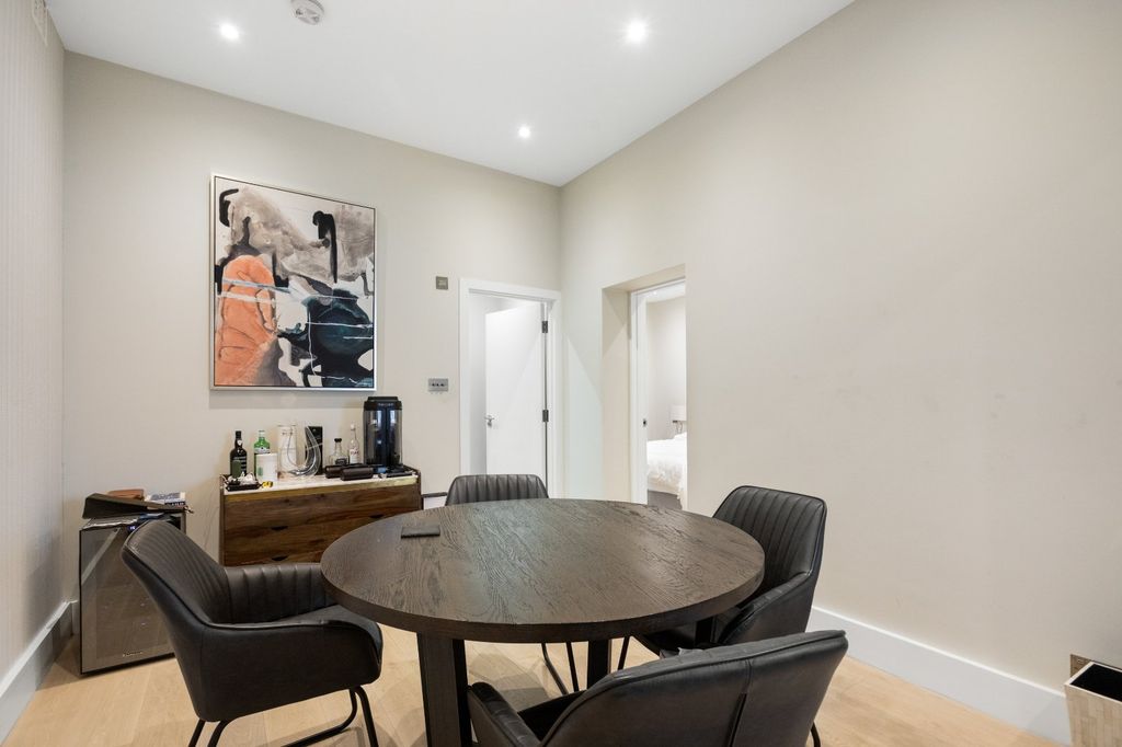 Property photo 3 of 14 Dining Area