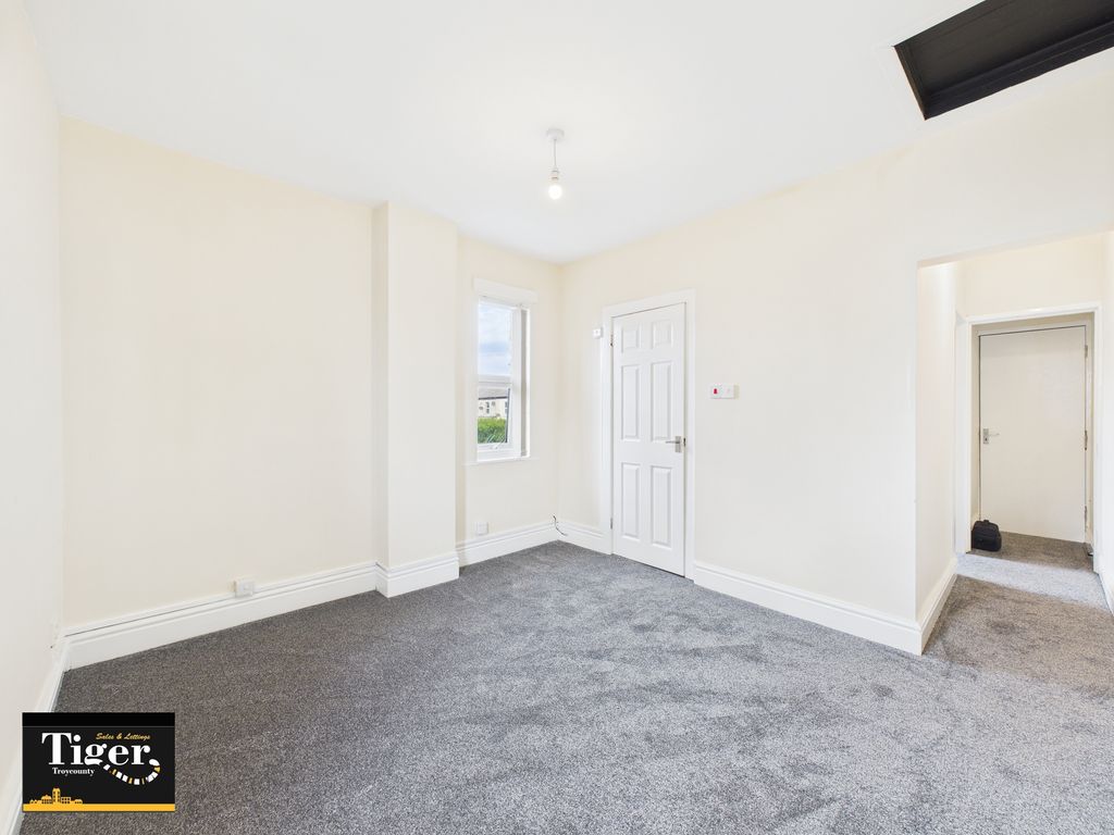 Property photo 3 of 6 Cam03440G0-Pr0387-Still002