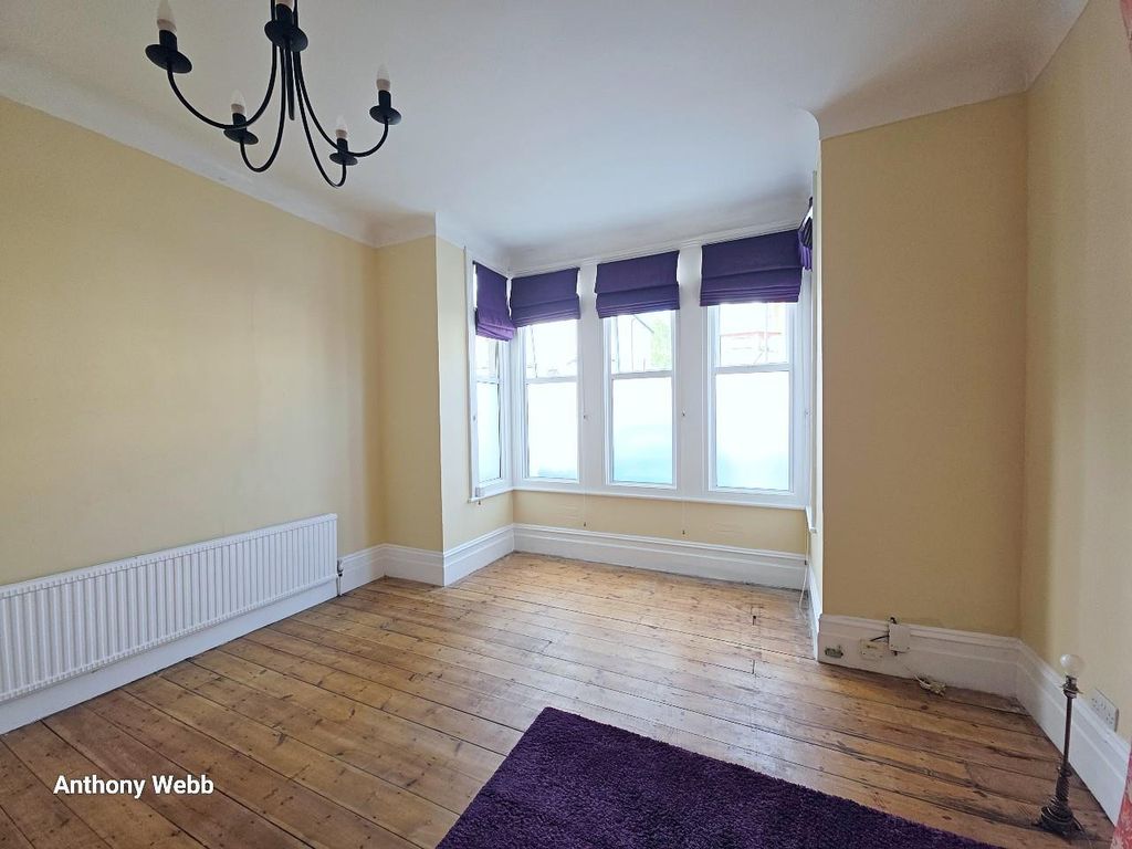 Property photo 3 of 10 Living Room