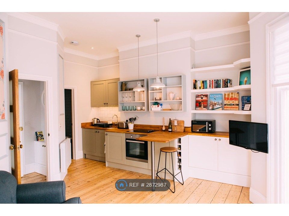 Property photo 2 of 16 Living Room/Kitchen