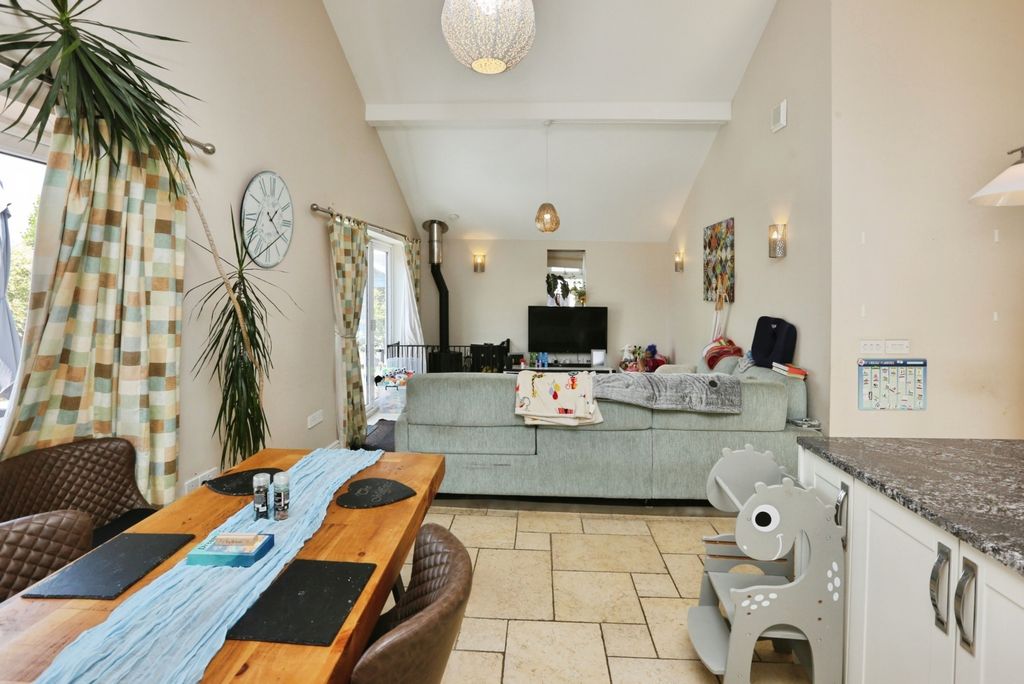 Property photo 3 of 17 Image 2