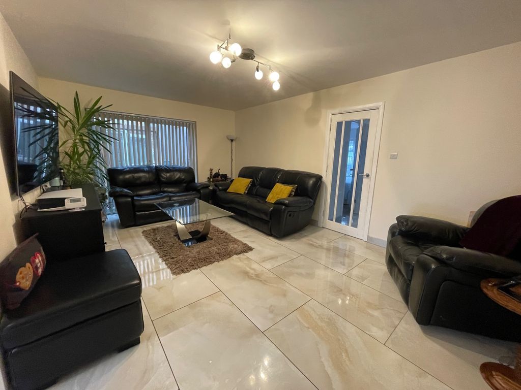 Property photo 2 of 17 3044603