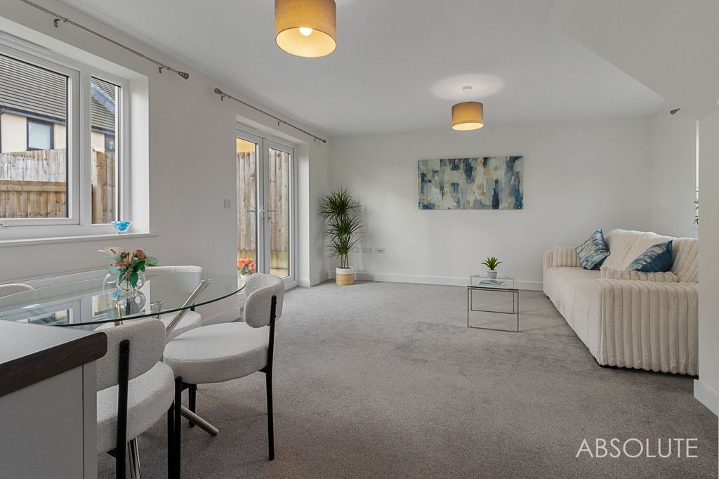 Property photo 2 of 17 Living Room