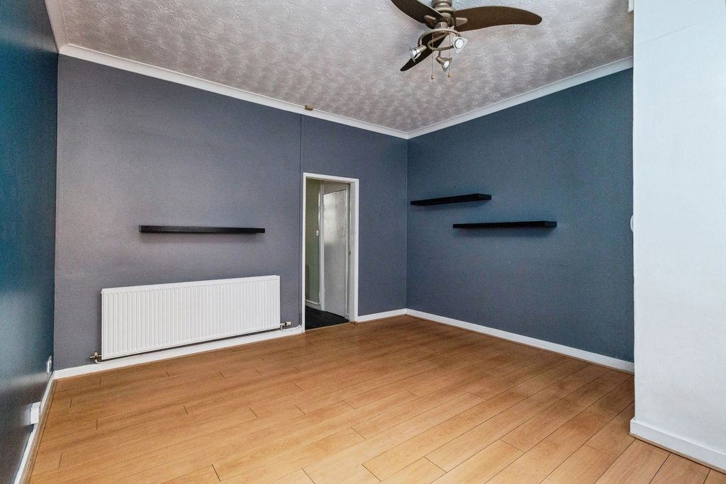 Property photo 3 of 17 Living Room