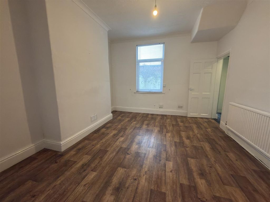 Property photo 3 of 8 Dining Room