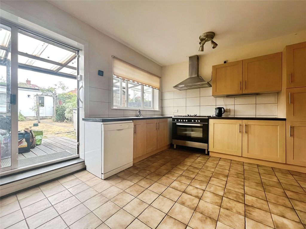 Property photo 3 of 8 Kitchen