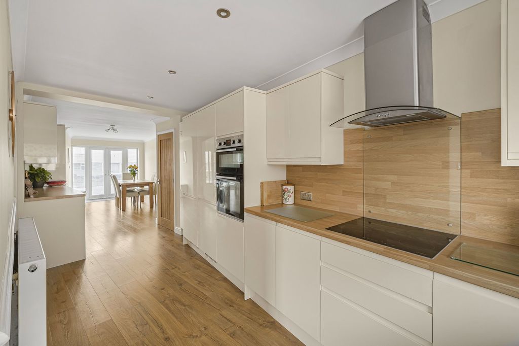 Property photo 2 of 42