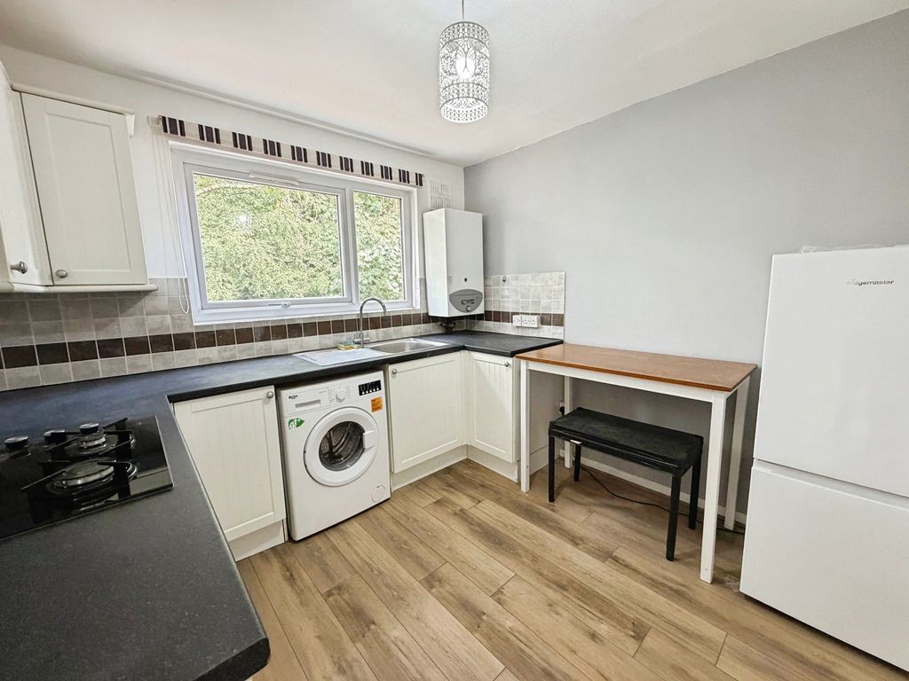 Property photo 2 of 9 Kitchen