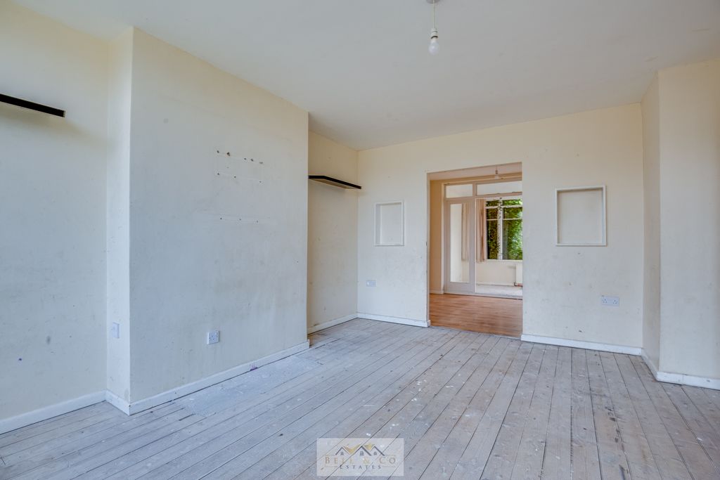 Property photo 3 of 22 Lounge 1.1