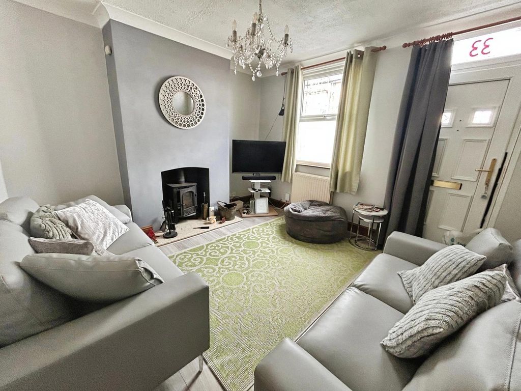 Property photo 3 of 10 Lounge