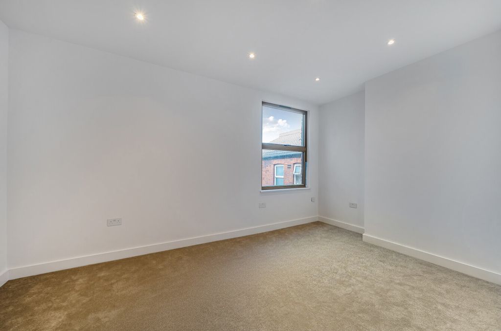 Property photo 3 of 7 1420575-4-699d808...