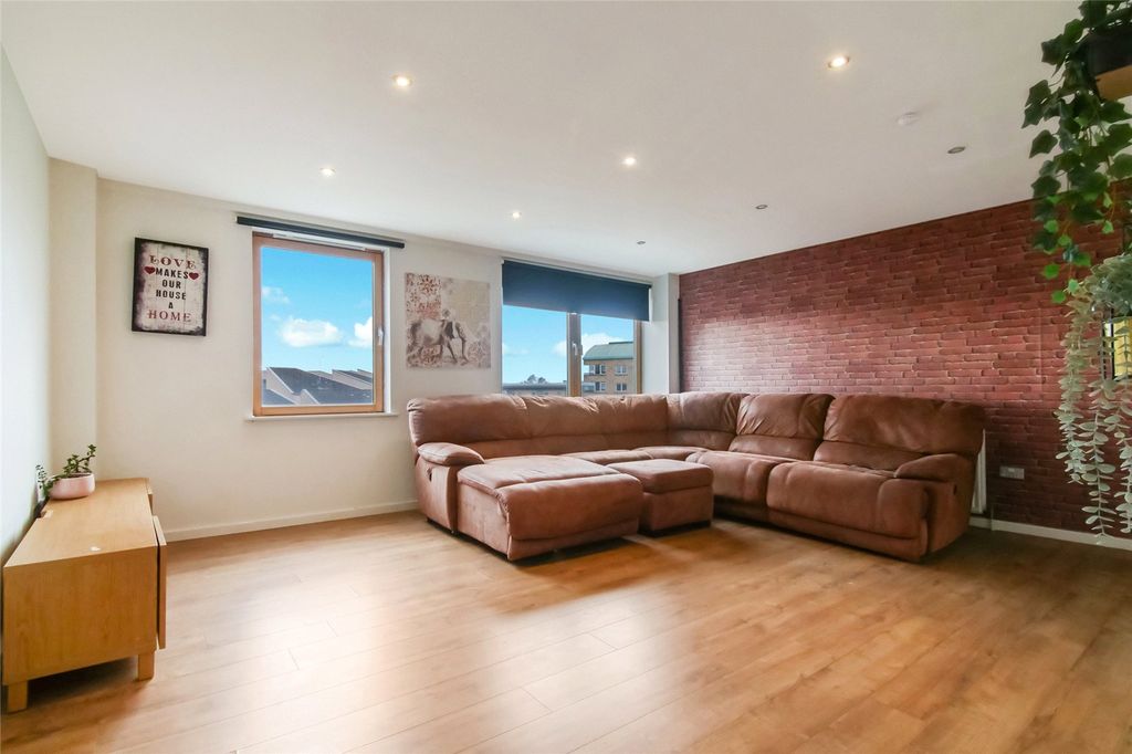 Property photo 2 of 23 Picture No. 06