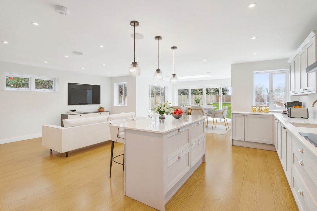 Property photo 3 of 25