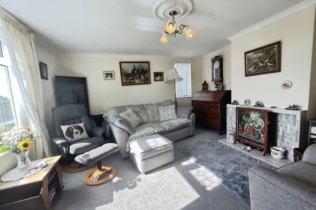 Property photo 2 of 14 Living Room