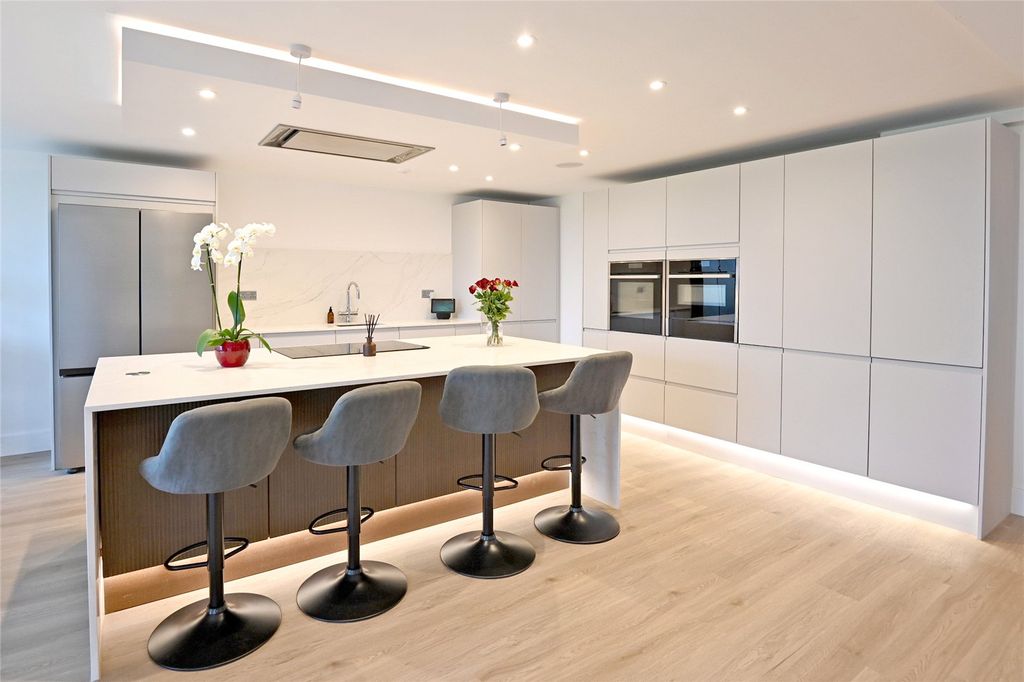 Property photo 3 of 17 Picture No. 23