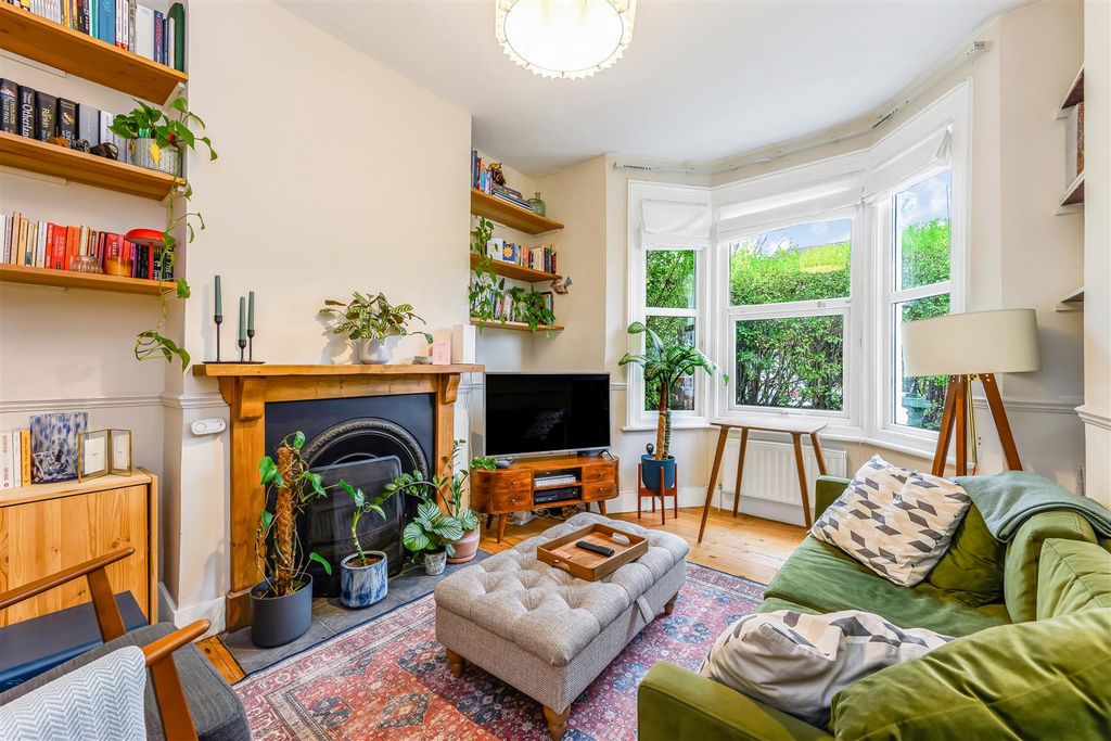 Property photo 2 of 18