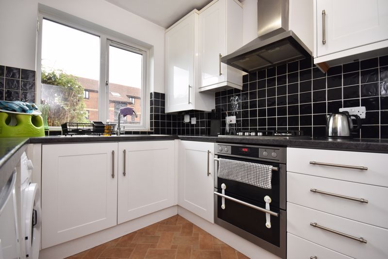 Property photo 3 of 11 Kitchen