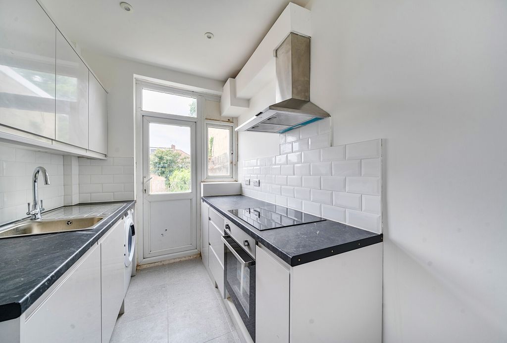 Property photo 3 of 15 33-681A2Efb54827-...