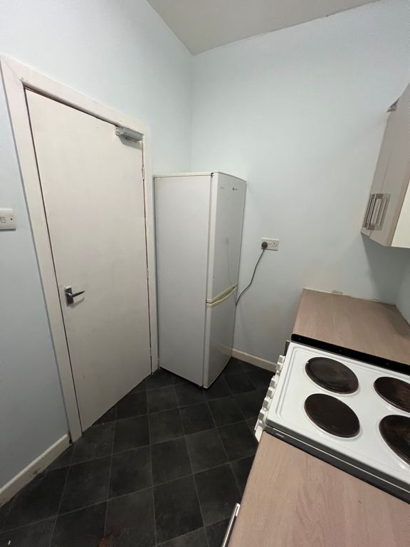 Property photo 3 of 10 Kitchen