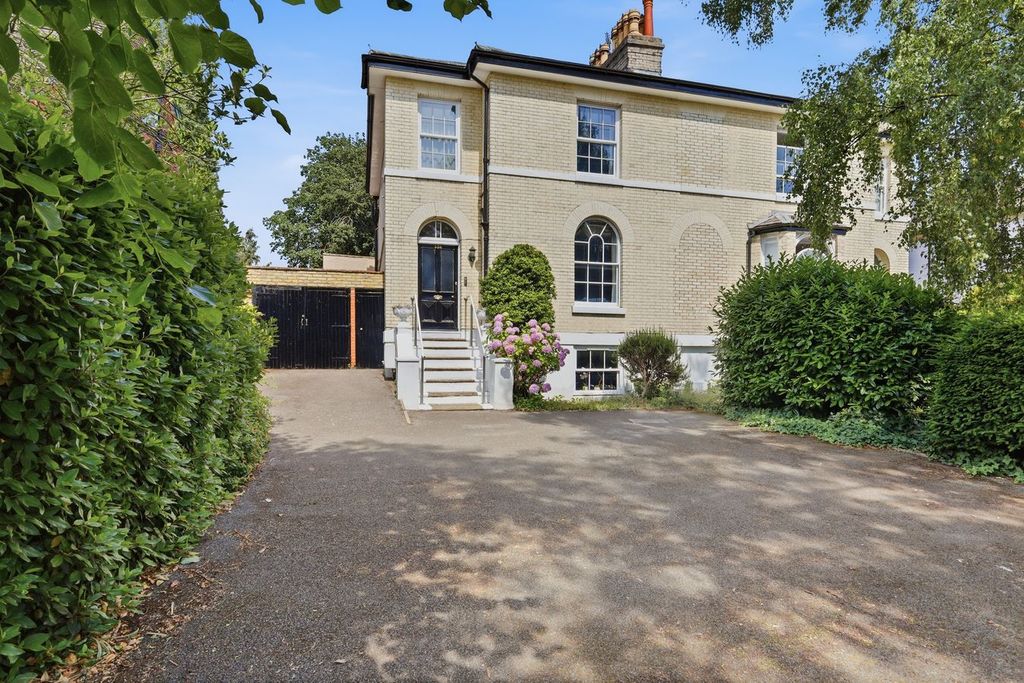 Property photo 1 of 24