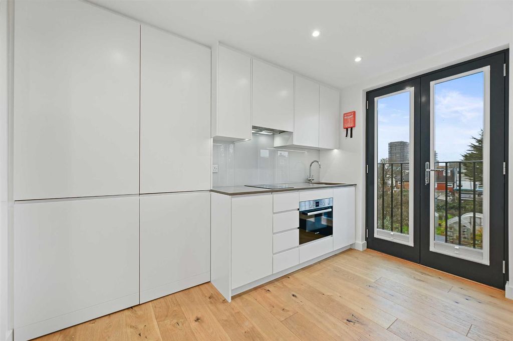 Property photo 3 of 8