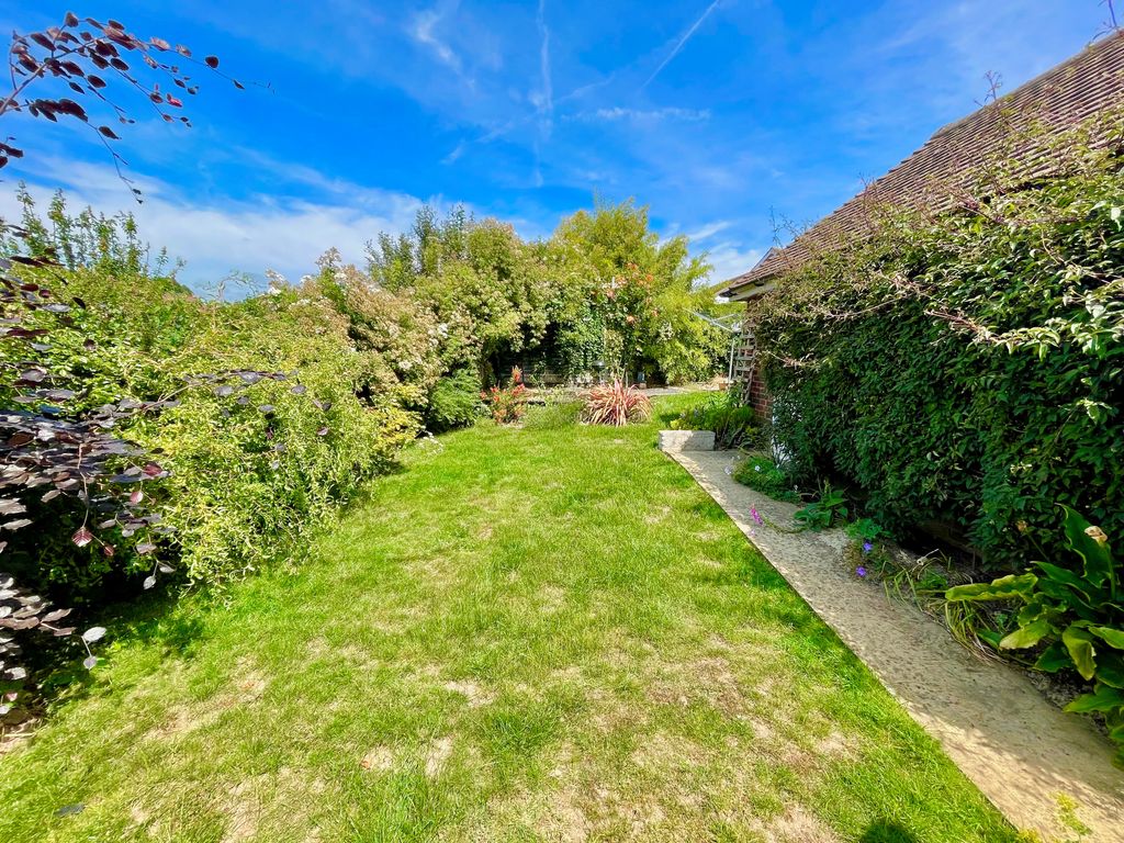 Property photo 3 of 17 18 Moorfoot Road Garden 1