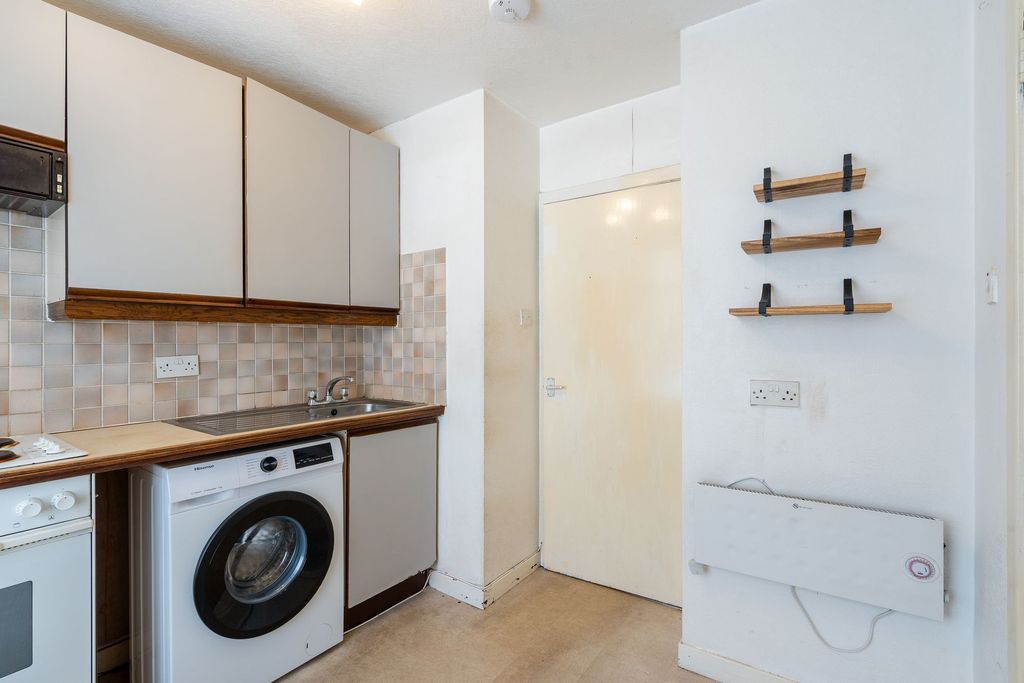 Property photo 3 of 14 Kitchen
