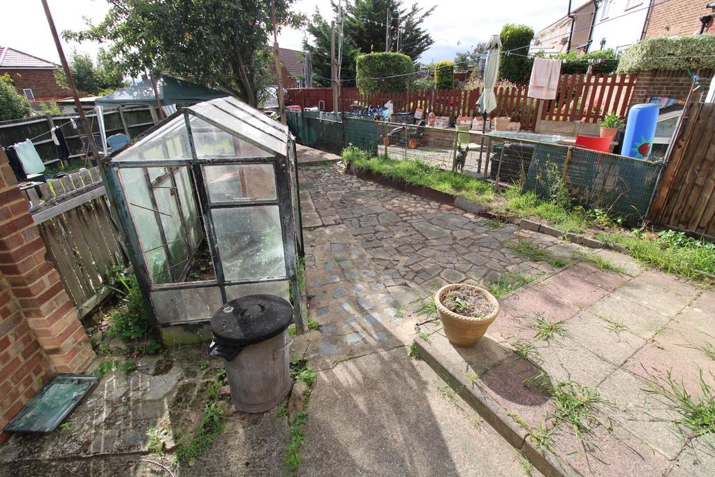Property photo 3 of 20 Garden (1/2)
