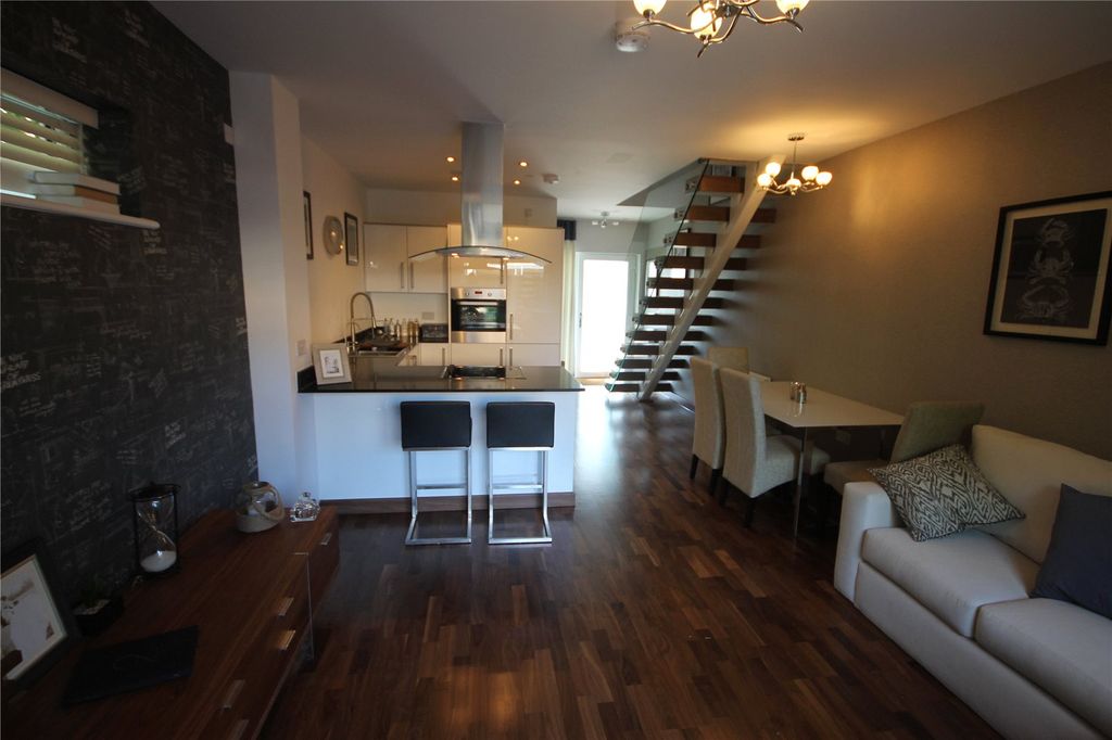 Property photo 3 of 7 Kitchen/Living