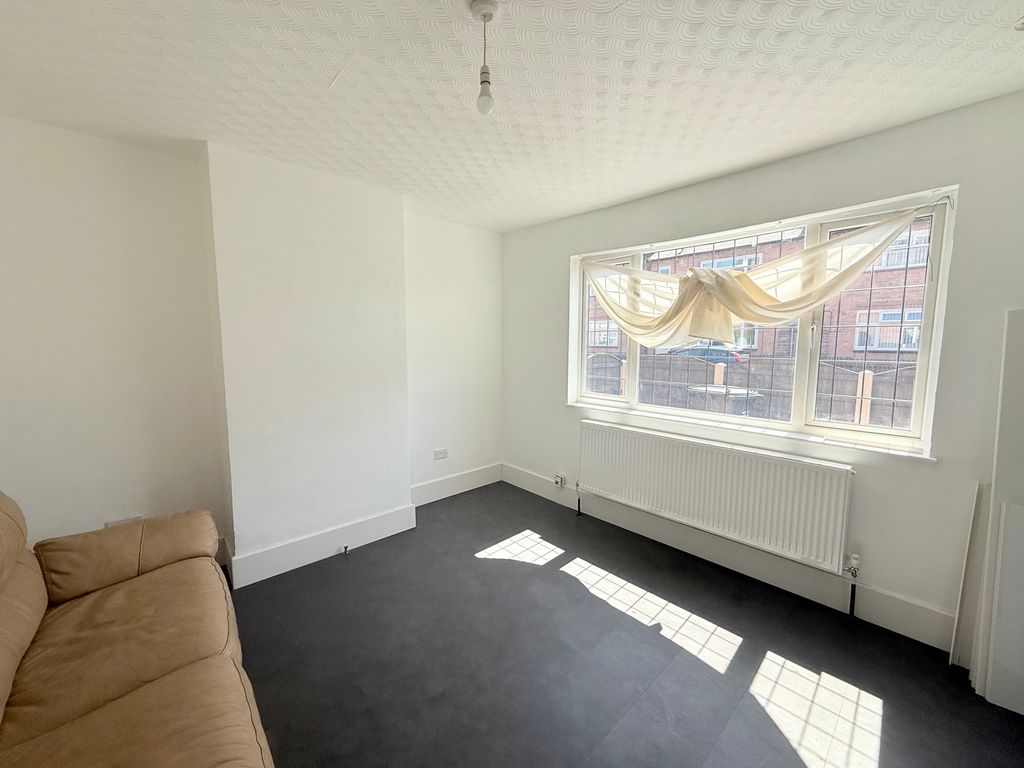 Property photo 3 of 9 Image