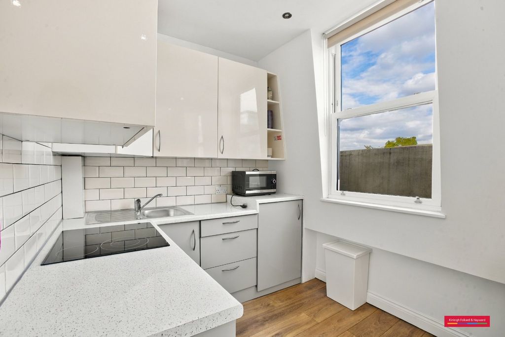 Property photo 2 of 11 Picture No. 13