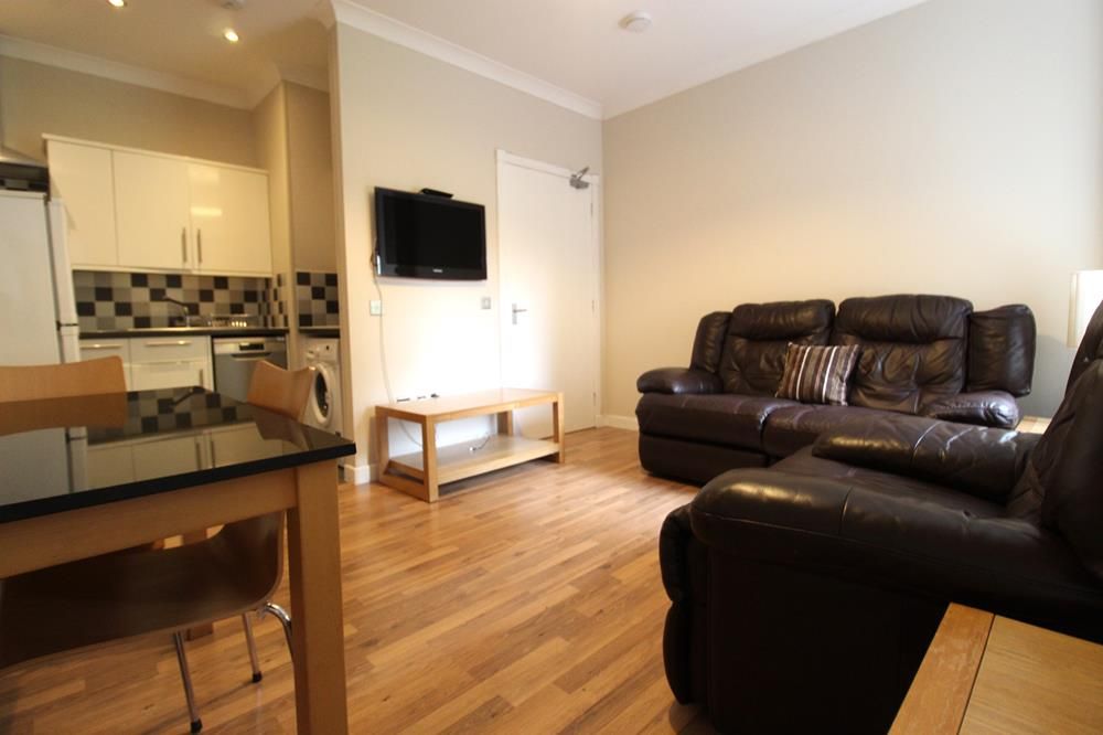 Property photo 3 of 10 Lounge Alt